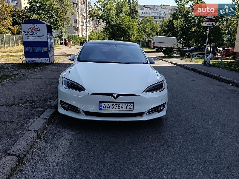 Ліфтбек Tesla Model S 2017 в Бородянці
