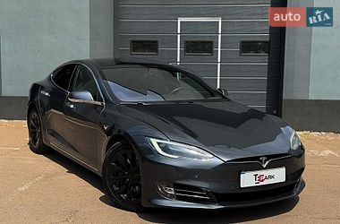 Лифтбек Tesla Model S 2019 в Киеве