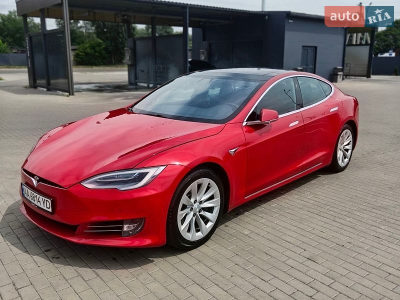 Ліфтбек Tesla Model S 2017 в Києві
