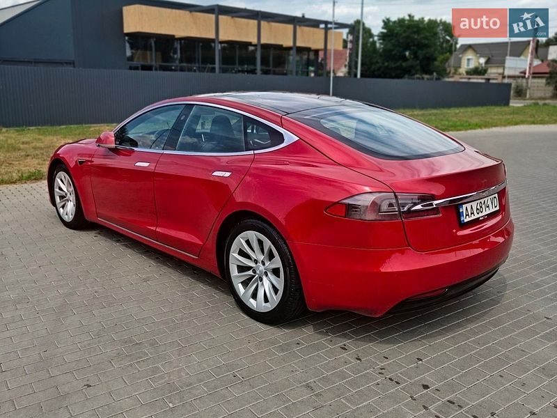 Ліфтбек Tesla Model S 2017 в Києві