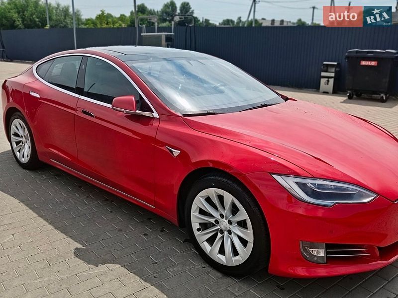 Ліфтбек Tesla Model S 2017 в Києві