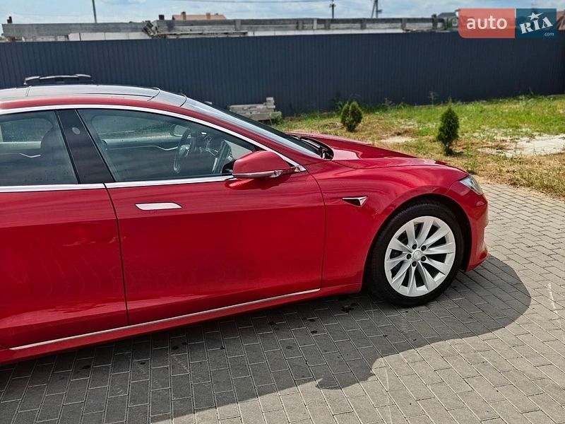 Ліфтбек Tesla Model S 2017 в Києві