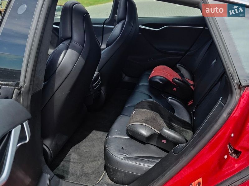 Ліфтбек Tesla Model S 2017 в Києві