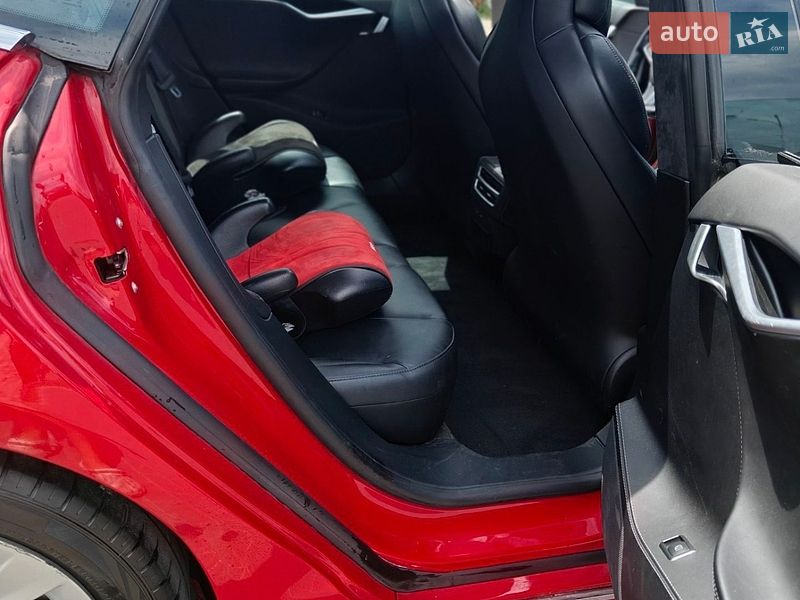 Ліфтбек Tesla Model S 2017 в Києві