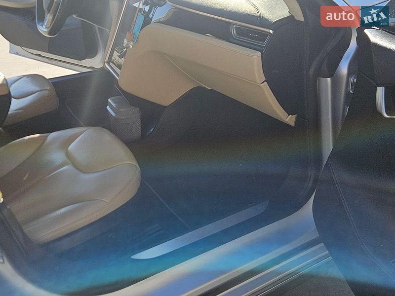 Лифтбек Tesla Model S 2015 в Белой Церкви фото 9 Лифтбек Tesla Model S 2015 в Белой Церкви