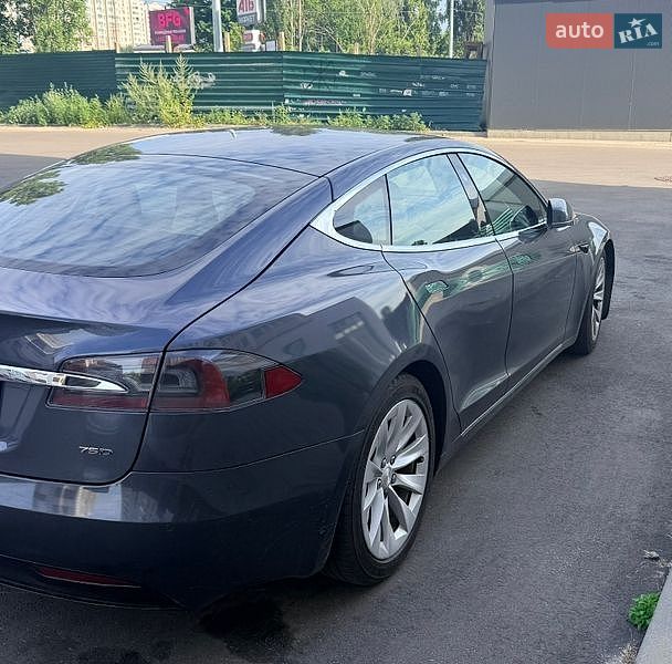 Лифтбек Tesla Model S 2017 в Киеве