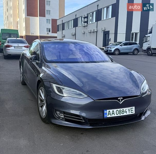 Лифтбек Tesla Model S 2017 в Киеве