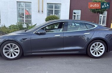 Лифтбек Tesla Model S 2017 в Киеве