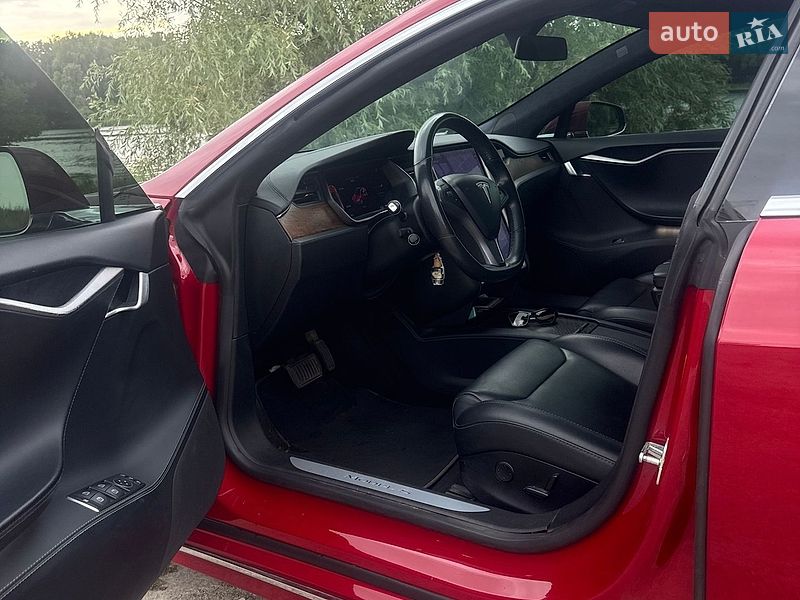 Ліфтбек Tesla Model S 2018 в Києві