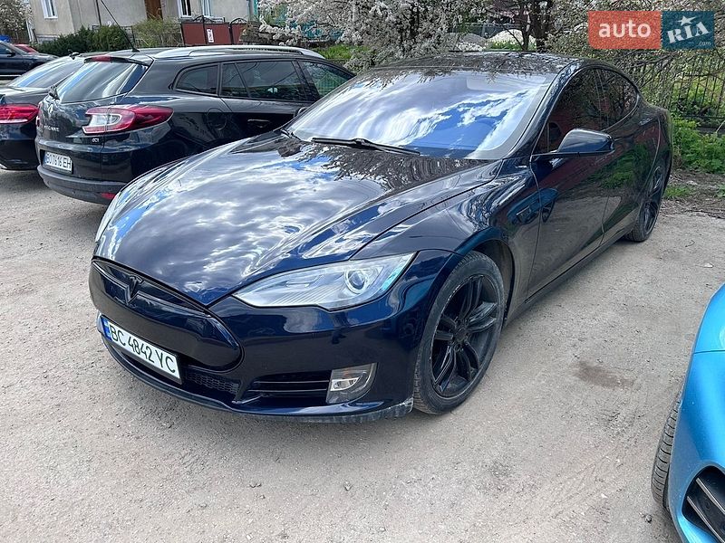 Tesla Model S 2014
