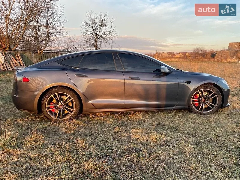 Tesla Model S 2020