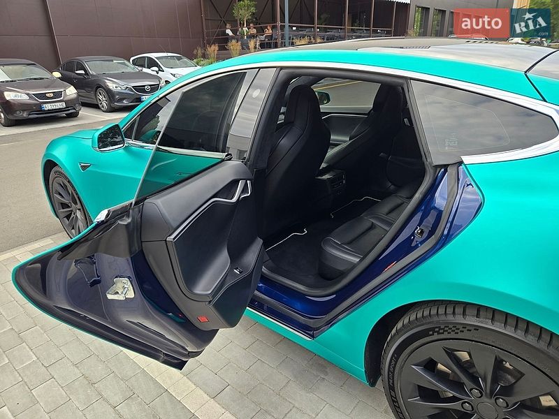 Ліфтбек Tesla Model S 2018 в Києві