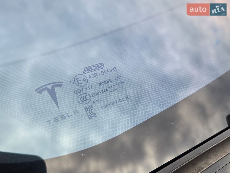 Ліфтбек Tesla Model S 2018 в Києві