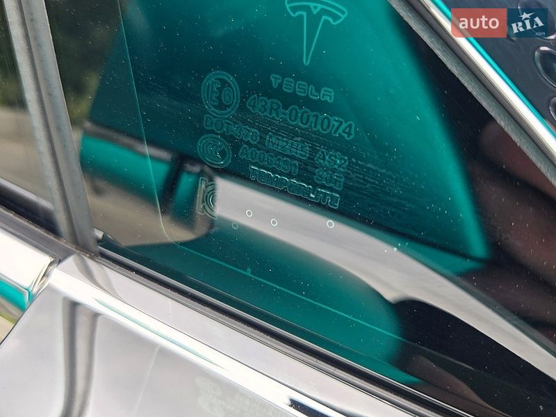 Ліфтбек Tesla Model S 2018 в Києві