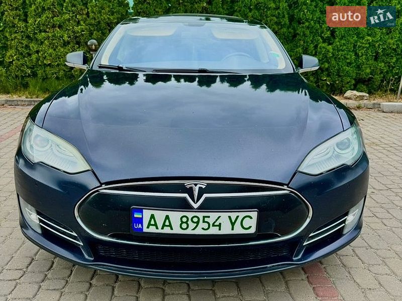 Ліфтбек Tesla Model S 2014 в Кам'янець-Подільському