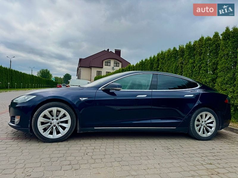 Ліфтбек Tesla Model S 2014 в Кам'янець-Подільському