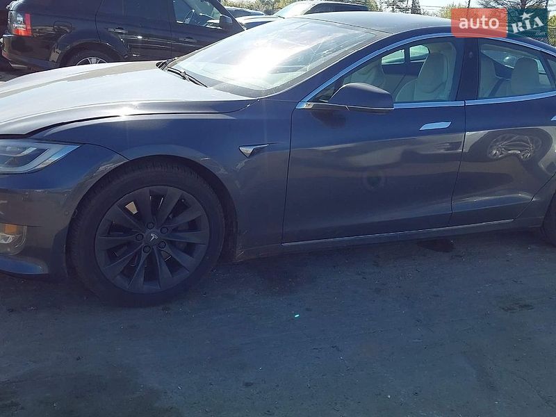 Ліфтбек Tesla Model S 2018 в Львові фото 7 Ліфтбек Tesla Model S 2018 в Львові