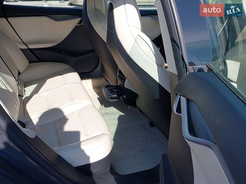Ліфтбек Tesla Model S 2018 в Львові фото 10 Ліфтбек Tesla Model S 2018 в Львові