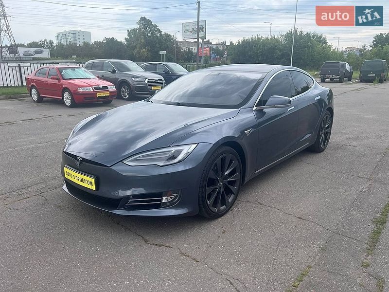 Tesla Model S 2020