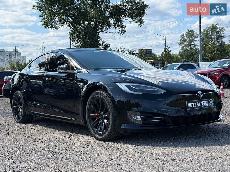 Лифтбек Tesla Model S 2016 в Киеве