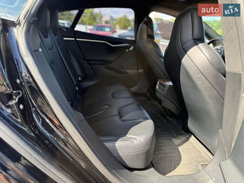 Лифтбек Tesla Model S 2016 в Киеве