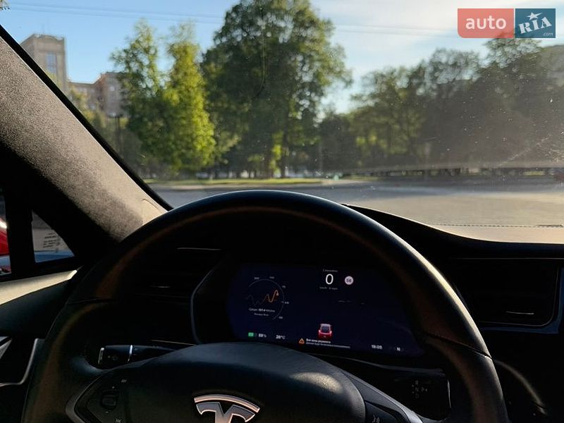 Лифтбек Tesla Model S 2018 в Киеве
