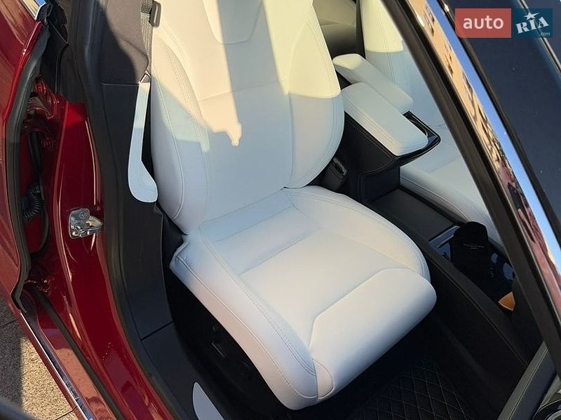 Лифтбек Tesla Model S 2018 в Киеве