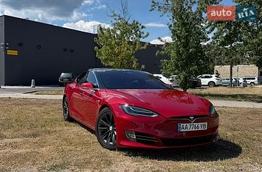 Лифтбек Tesla Model S 2018 в Киеве