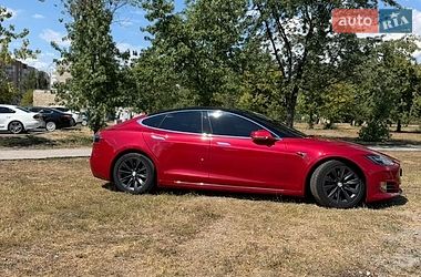Лифтбек Tesla Model S 2018 в Киеве