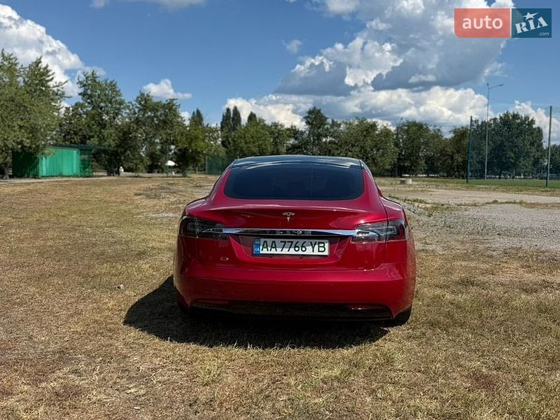Лифтбек Tesla Model S 2018 в Киеве