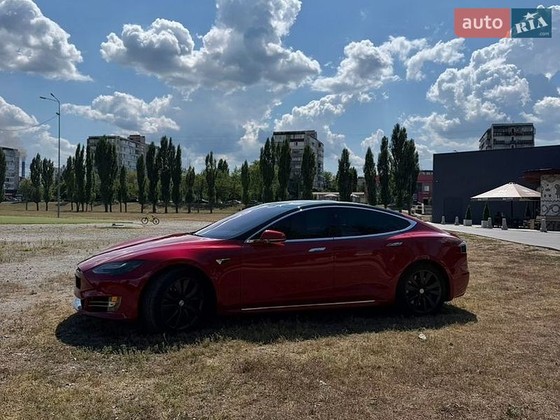 Лифтбек Tesla Model S 2018 в Киеве