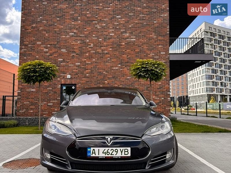 Лифтбек Tesla Model S 2014 в Киеве фото 3 Лифтбек Tesla Model S 2014 в Киеве