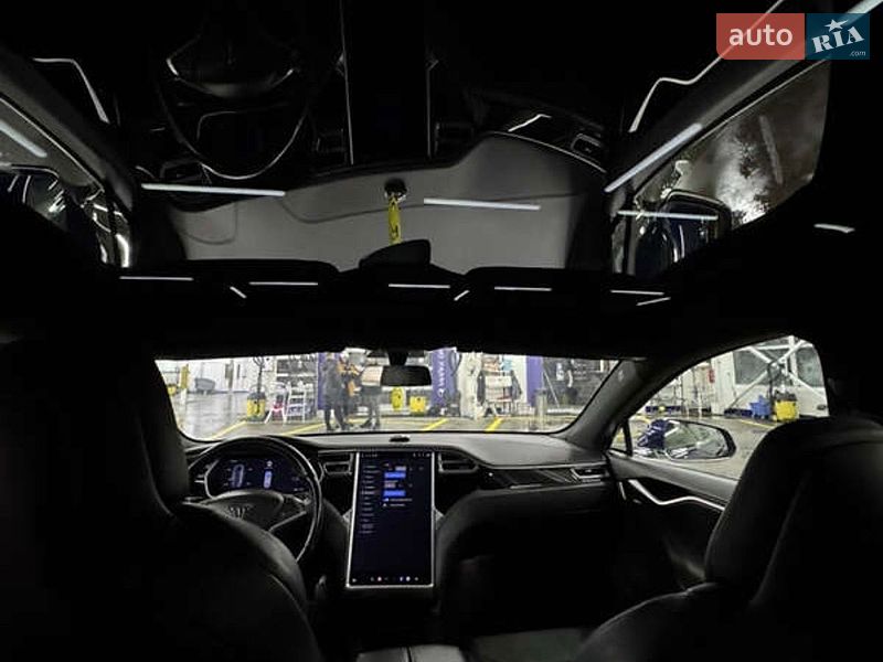 Лифтбек Tesla Model S 2017 в Черновцах