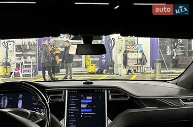 Лифтбек Tesla Model S 2017 в Черновцах
