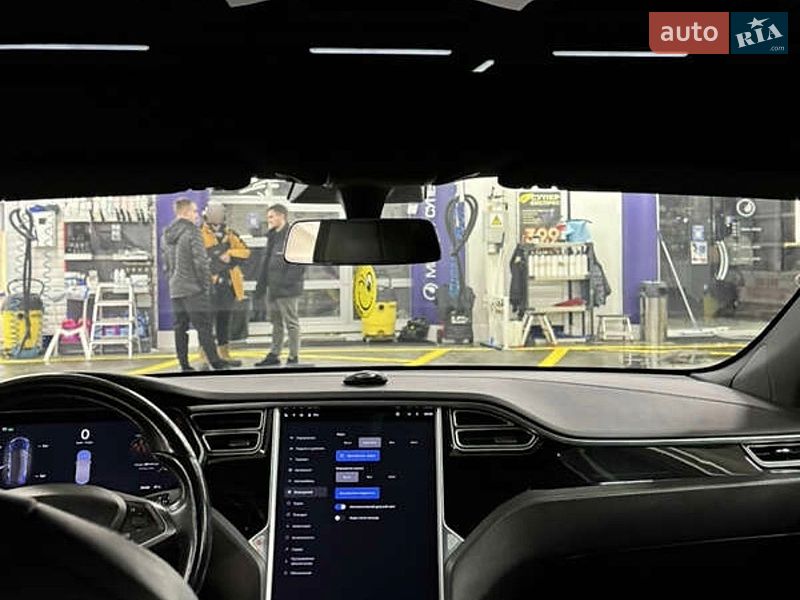 Лифтбек Tesla Model S 2017 в Черновцах