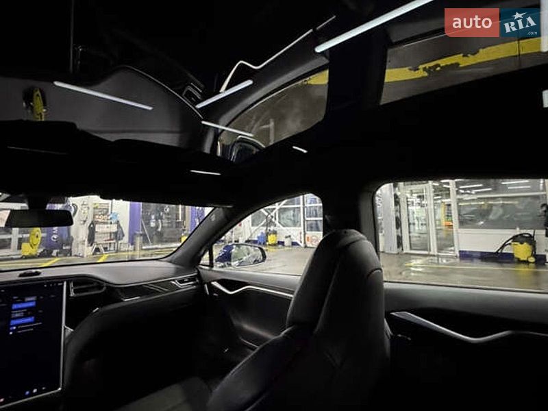Лифтбек Tesla Model S 2017 в Черновцах