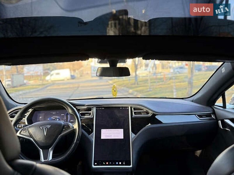 Лифтбек Tesla Model S 2017 в Черновцах