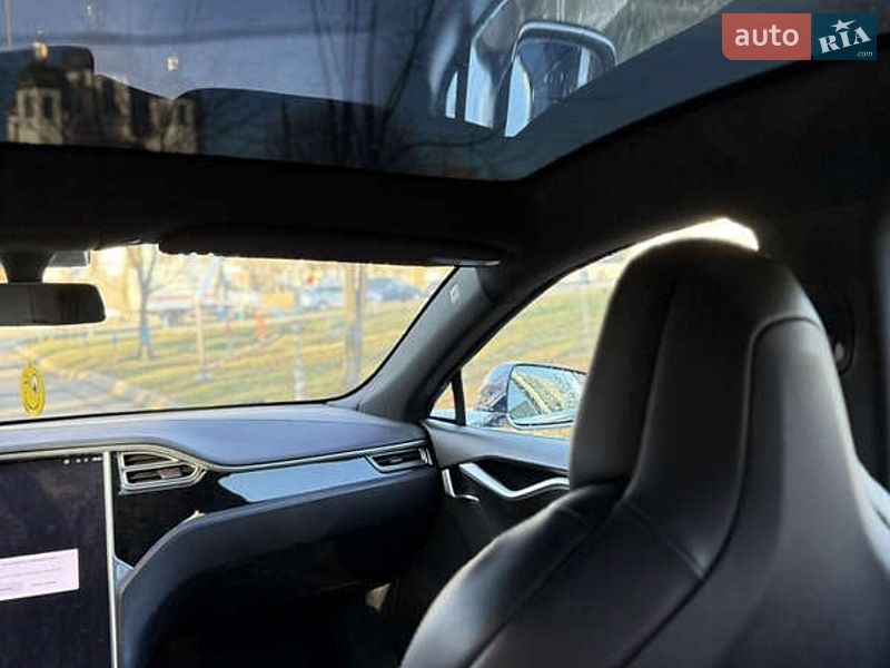 Лифтбек Tesla Model S 2017 в Черновцах