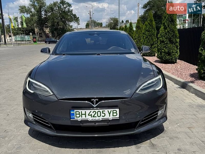Ліфтбек Tesla Model S 2016 в Одесі фото 23 Ліфтбек Tesla Model S 2016 в Одесі