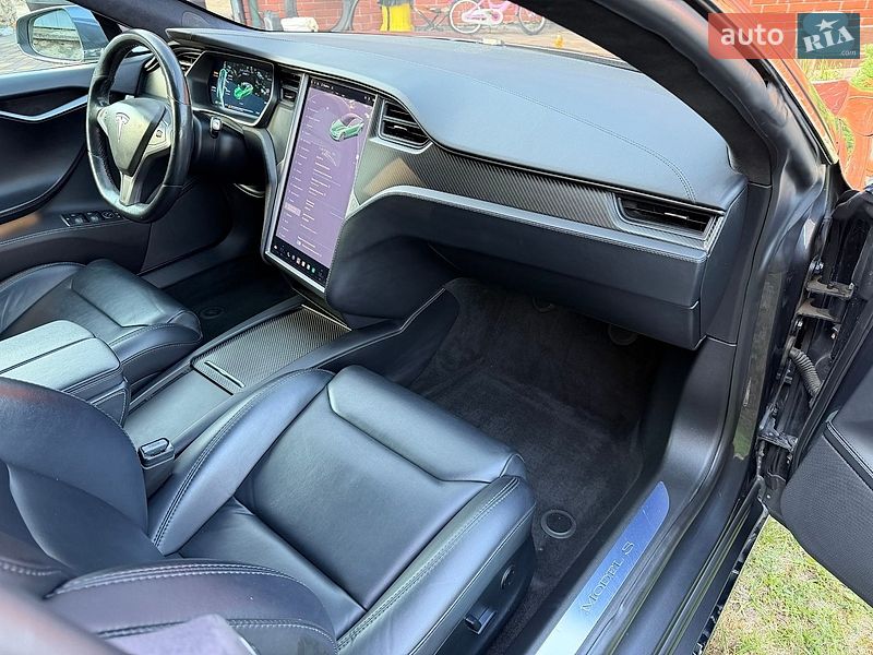 Лифтбек Tesla Model S 2018 в Тернополе