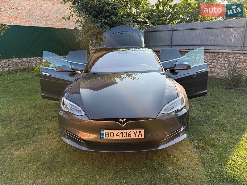 Лифтбек Tesla Model S 2018 в Тернополе