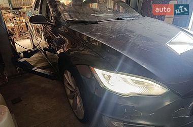 Ліфтбек Tesla Model S 2015 в Дніпрі