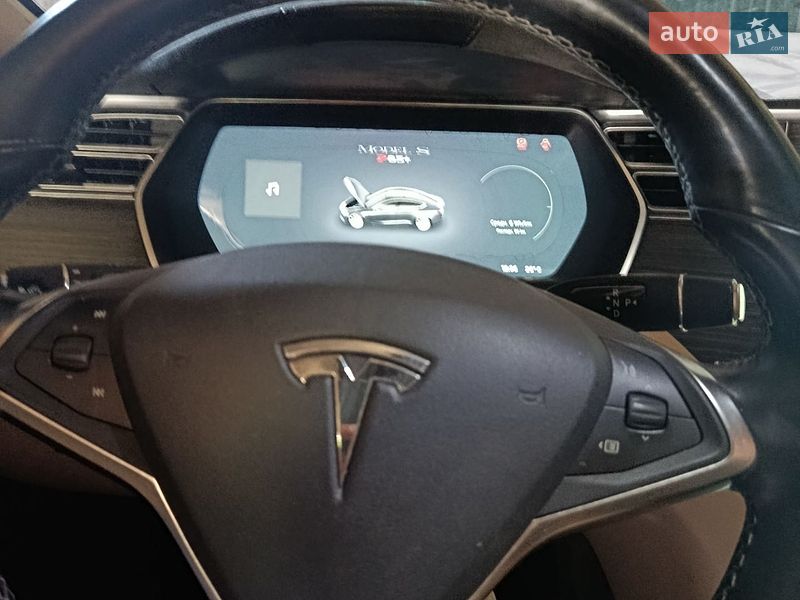 Ліфтбек Tesla Model S 2015 в Дніпрі