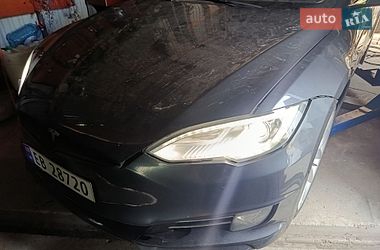Ліфтбек Tesla Model S 2015 в Дніпрі