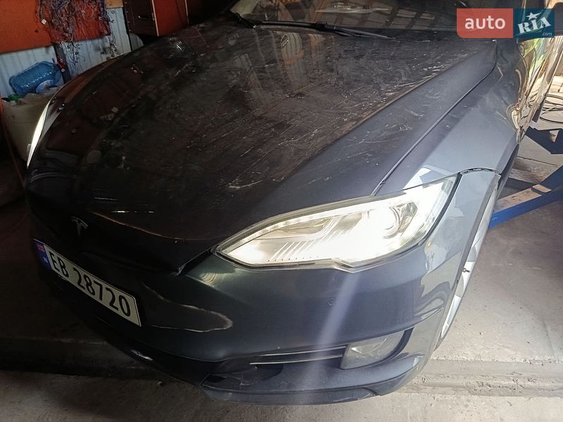 Ліфтбек Tesla Model S 2015 в Дніпрі