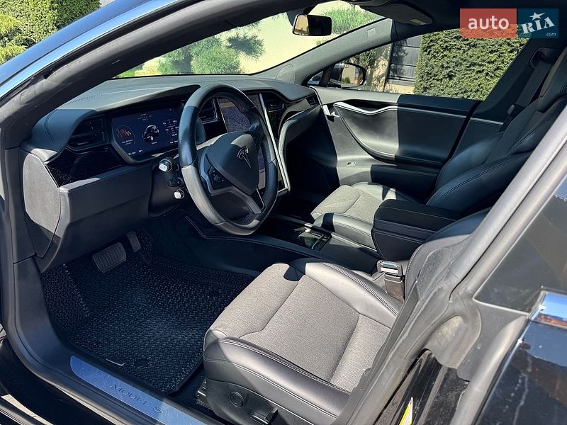 Лифтбек Tesla Model S 2018 в Львове
