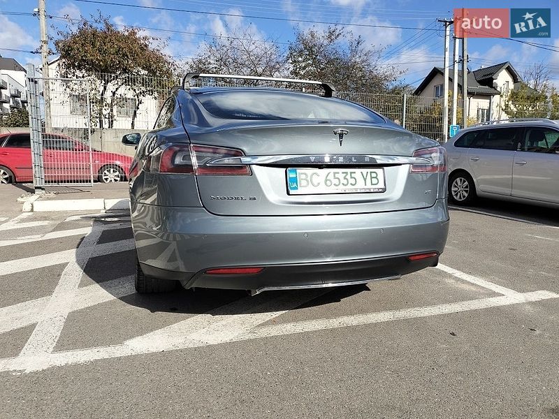 Лифтбек Tesla Model S 2013 в Львове