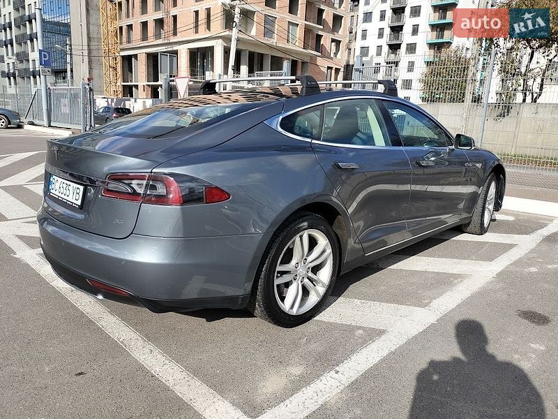 Лифтбек Tesla Model S 2013 в Львове