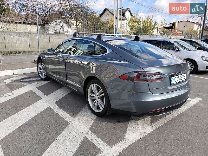 Лифтбек Tesla Model S 2013 в Львове