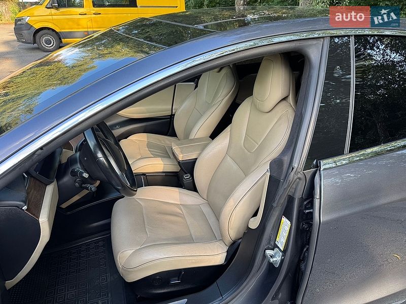 Лифтбек Tesla Model S 2017 в Звягеле